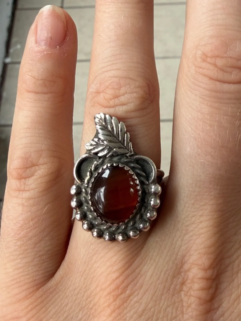 Sterling Silver Leaf Garnet-Red Cabochon Ring - SIZE 5/6 Women Jewelry